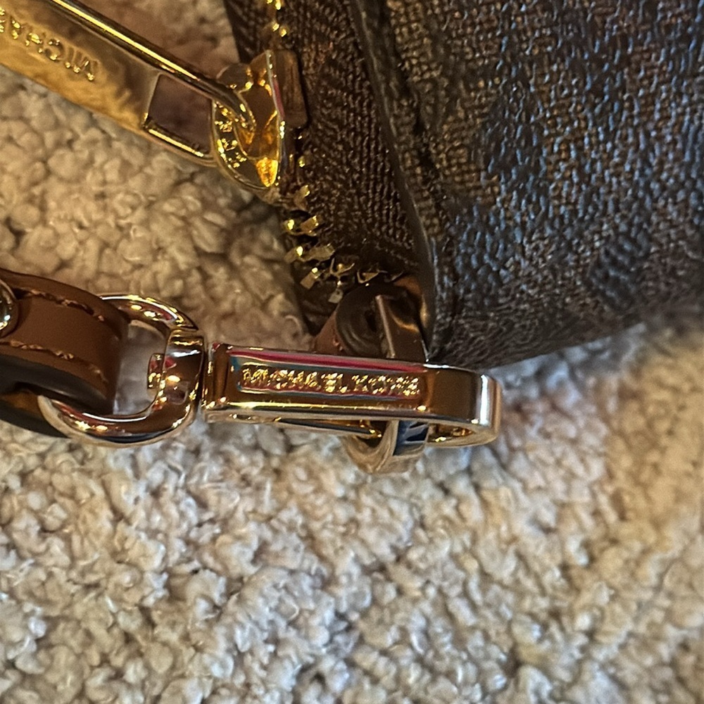 Michael Kors wristlet/ accordion zip around wallet NWOT - Picture 10 of 11